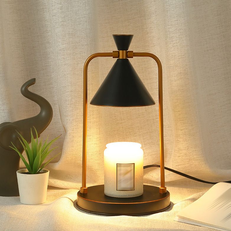 Lampada da tavolo a forma di cono in stile postmoderno Lampada da tavolo in metallo a 1 luce per camera da letto