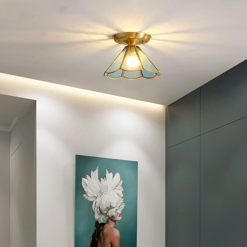 Tiffany Floral Semi Mount Lighting 1-lichts glazen plafondinbouwlamp in messing voor gang