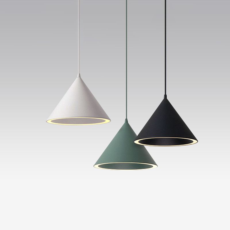 Forme de cône en métal Lumières suspendues modernes 1 Light Hanging Mount Fixture pour le restaurant