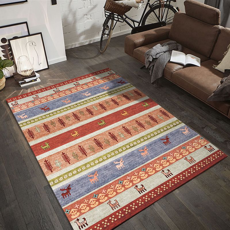 Tapis de synthèse multicolore de tapis de synthétique multicolore géo de géo.