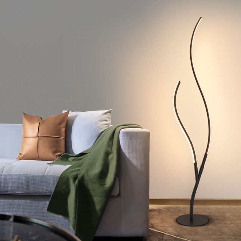 Curvaceous Floor Lamp Artistic Metal Living Room Led Standing Floor Lamp