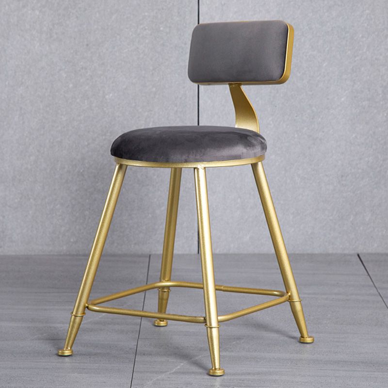 Glamlos -armlose Rückenlehneschalter Stuhl Stahl Café Stuhl mit Samtkissen und Pedal