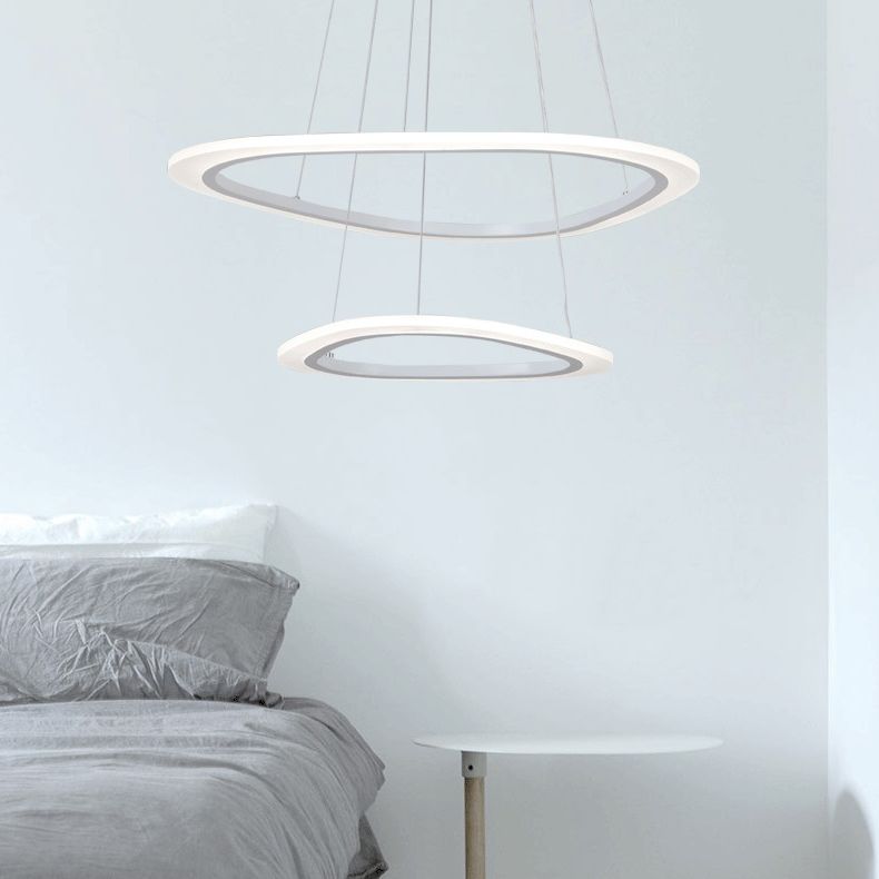 Funzione illuminazione del lampadario a triangolo acrilico LED moderno 1/2/3 afilico a soffitto in luce calda/bianca