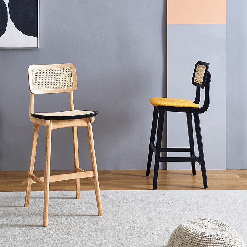 Taburete de bar cuadrado moderno de ratán, reposapiés interior, mostrador trasero bajo con patas de madera
