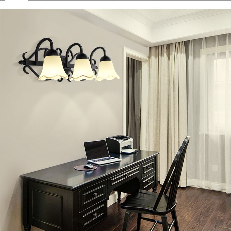 Traditional Style Shaded Wall Mounted Lighting Glass Wall Mounted Light in Black