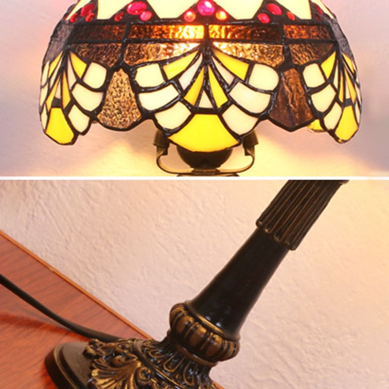 Table Dome Light 1-Bulb Verre en vitrail Tiffany Tix Tablette de chevet avec motif de coquille en marron