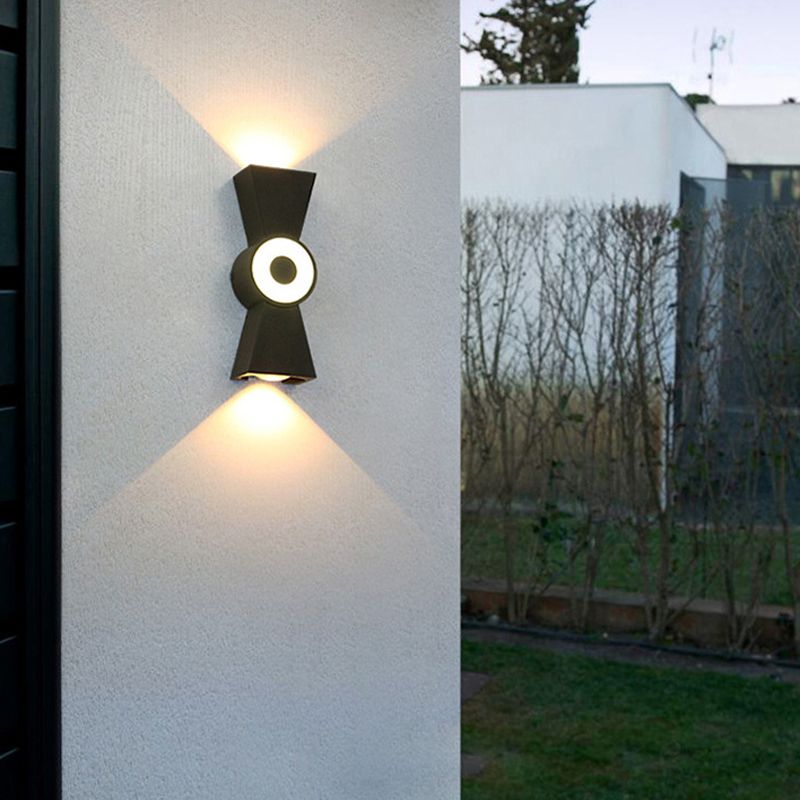 Contemporary Wall Light in Black / White Aluminum Wall Mount
