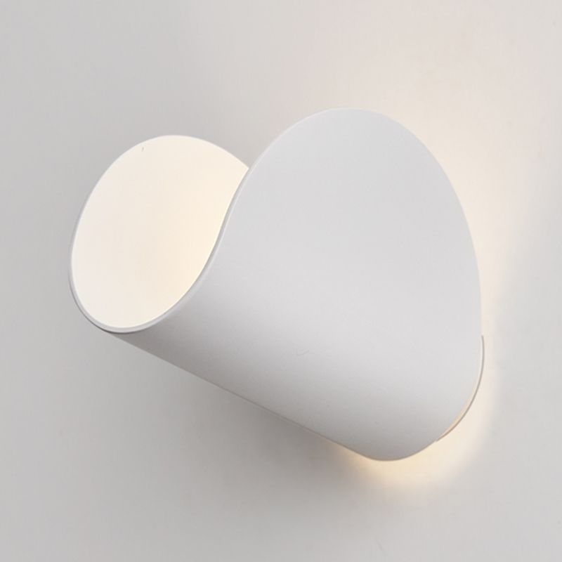 Nordic Style Metal Wall Light Geometric Shape LED Wall Sconce for Bedroom