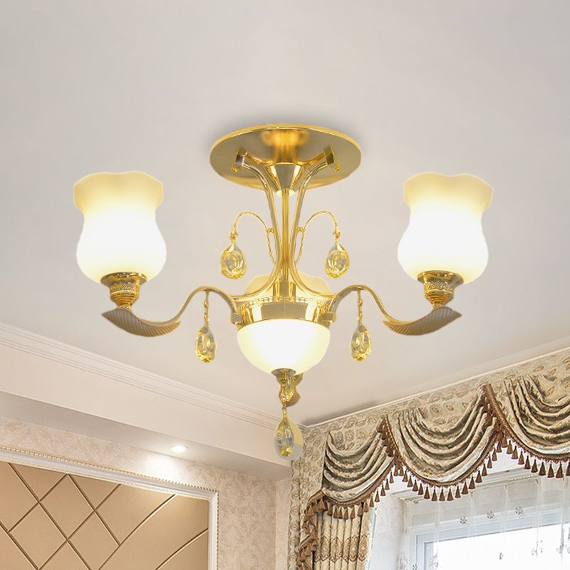 Flor de tulipán de vidrio de leche Semi Flush dormitorio moderno de 3 luces cerca de la luz del techo en oro