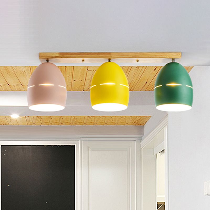 3-lichts lineaire semi-inbouwlamp met ovale metalen kap Noordse semi-inbouwplafondlamp in houtafwerking