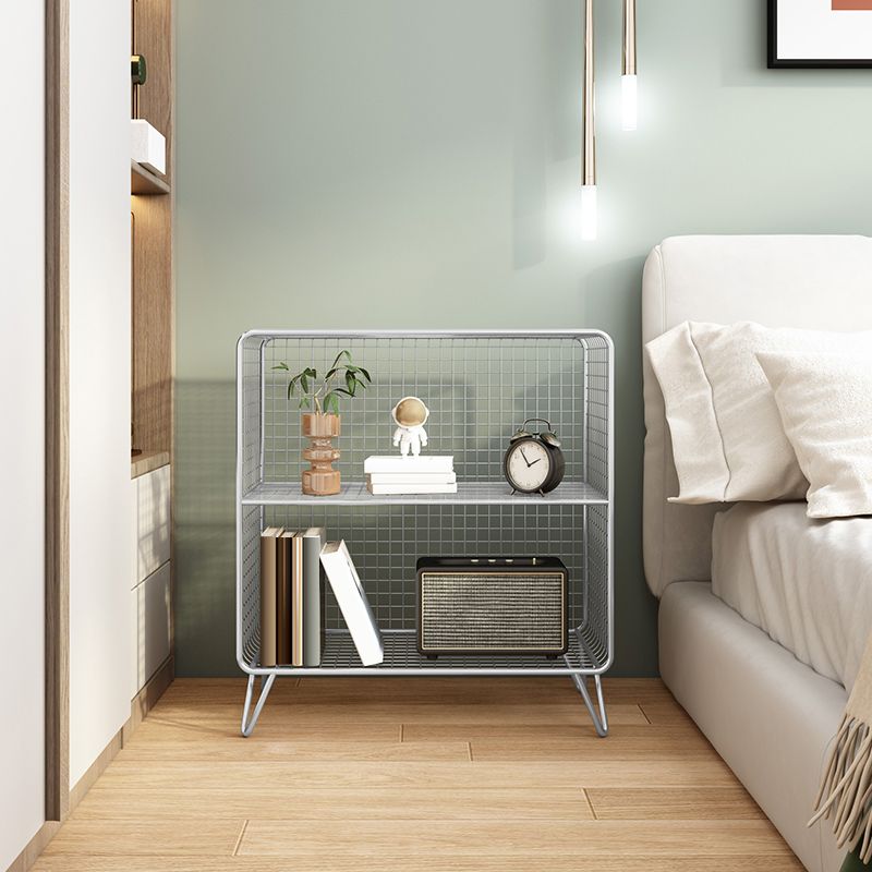 Libreria moderna chiusa con ripiani rettangolari in metallo