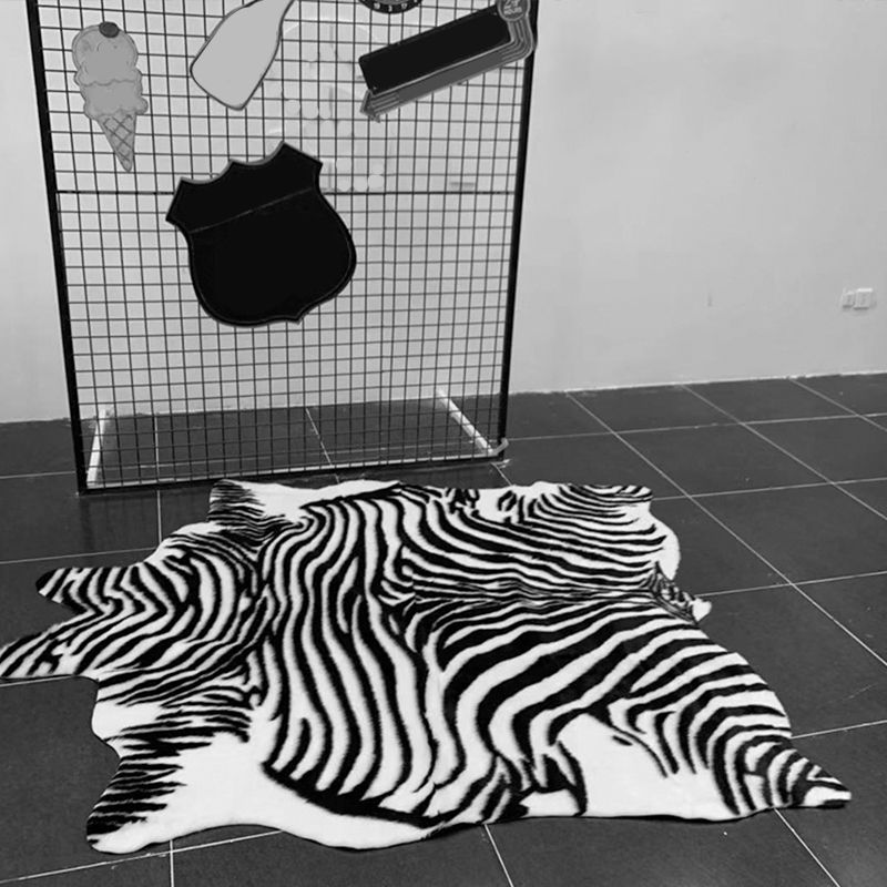 Multi Color Unique Rug Acrylic Animal Skin Print Carpet Easy Care Machine Washable Rug for Decoration