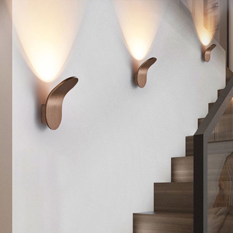 Modern Style Unique Shape Wall Sconce Metal 1 Light Sconce Light for Living Room