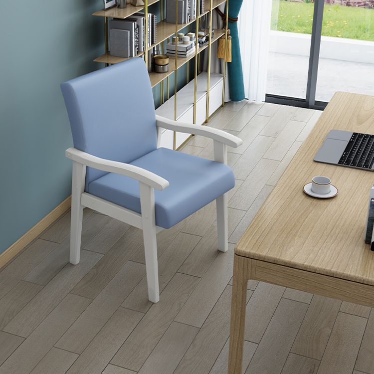 Sillón tapizado con respaldo macizo, sillón de comedor individual con patas de madera