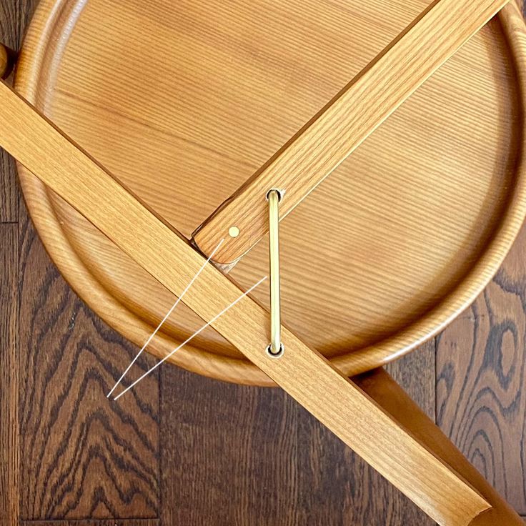 Scandinavian Round Tray Top Side Table 21.6-inch Wood End Table with Shelf and Wheel