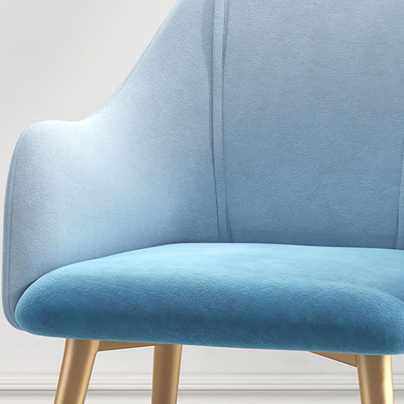 Sillas de comedor de terciopelo Glam, silla lateral de comedor de metal con brazo para uso en restaurantes