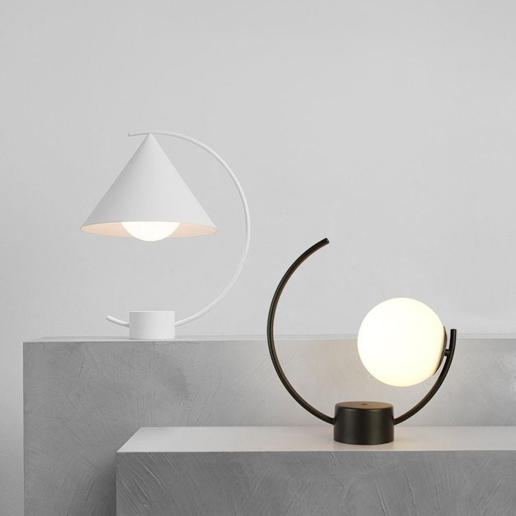 Accensione del tavolo della curva in stile nordico Metallic 1 camera da letto per camera da letto da letto