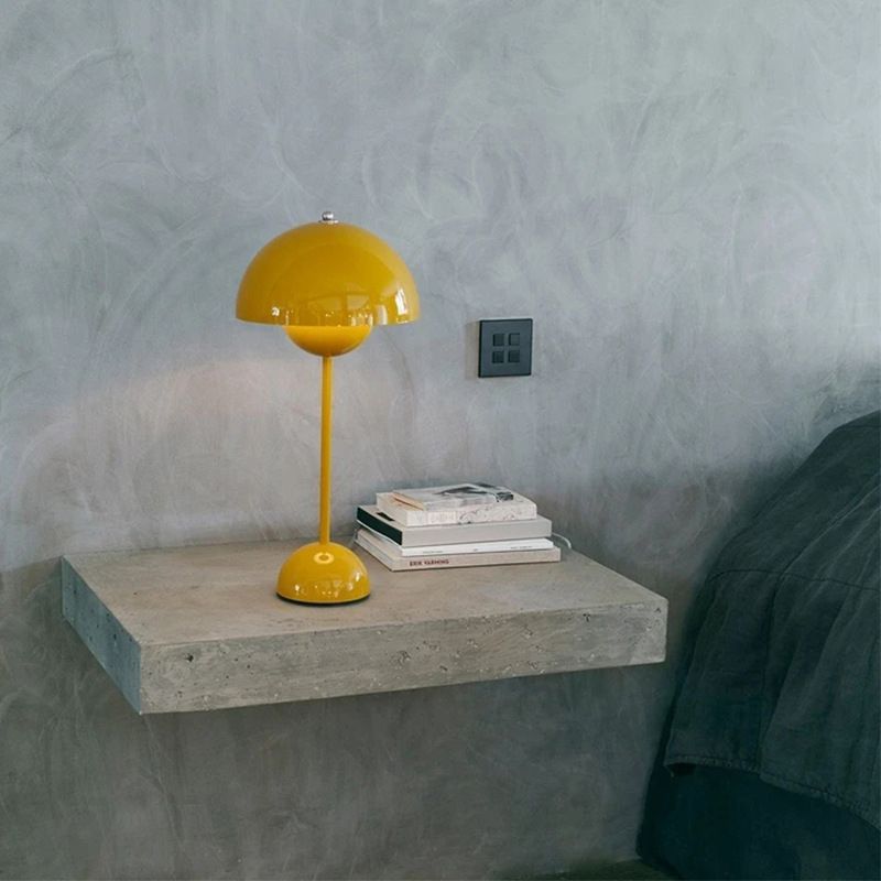 Lampada da tavolo moderna e minimalista a LED Lampada da tavolo Macaron emisfero in ferro battuto per camera da letto
