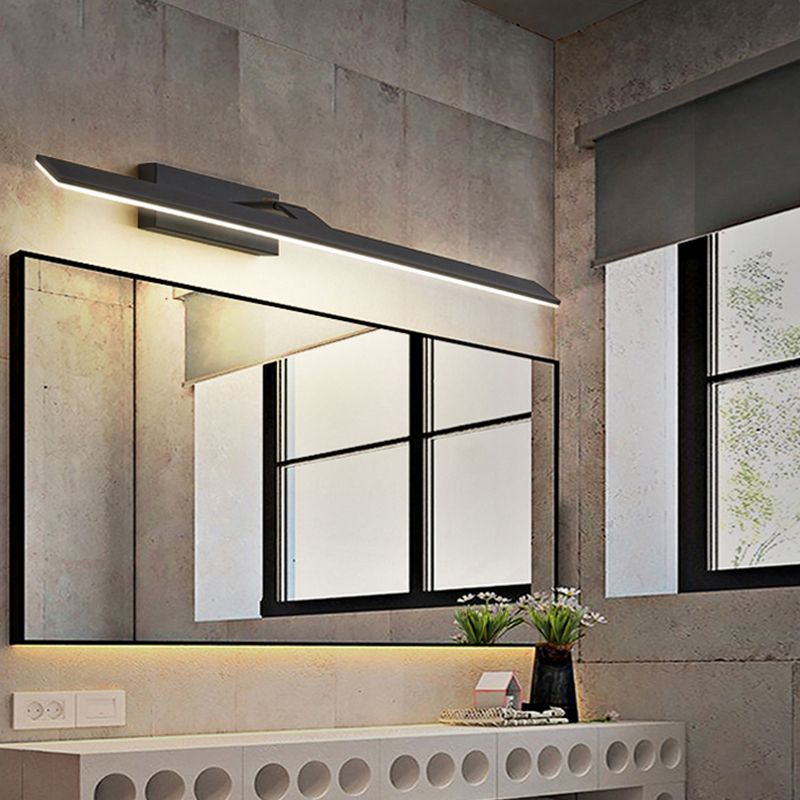 Minimalistische wandgemonteerde ijdelheidslichten met verstelbare arm over spiegel voor badkamer