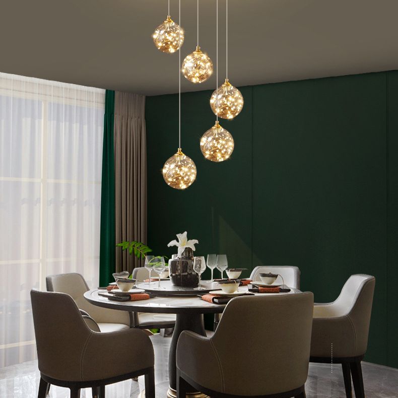 Lámpara de suspensión global de acabado de latón Nordic Amber Glass Led Starry Pends Lighting for Bedroom