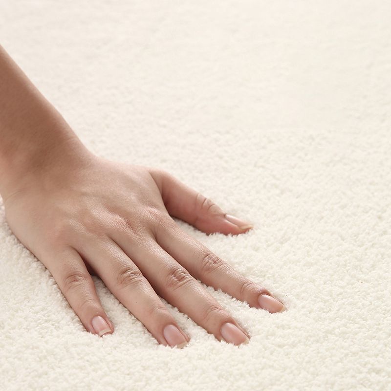 Dunkelgrüner Farbblock Teppich Polyester Nordischer Teppich Färbung widerstandsfähiger Teppich für Salon