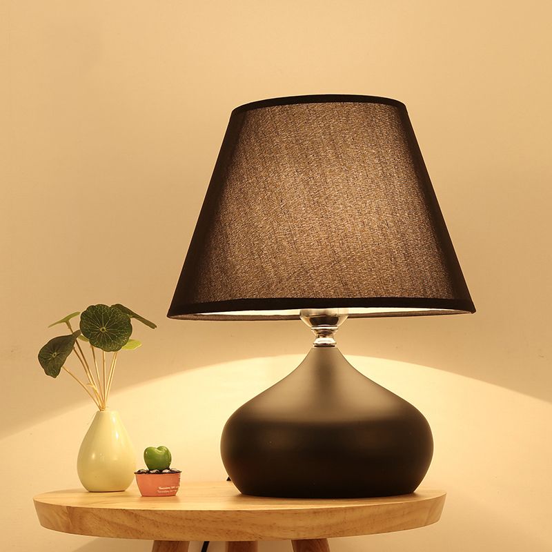 Lampada da tavolo da soggiorno a tamburo affusolato in tessuto, illuminazione da comodino in stile moderno