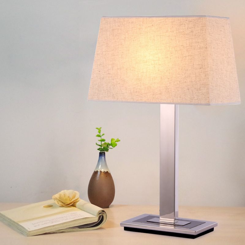 Éclairage de table en tissu pagode simple, lampe de table de chevet à 1 ampoule en lin avec support en chrome poli