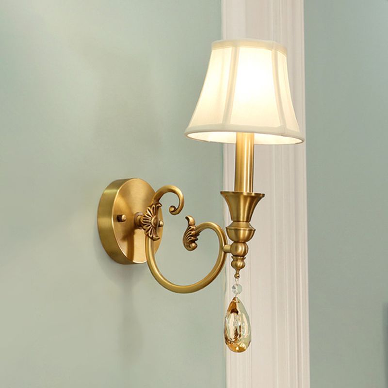 Traditionele wijd uitlopende wandlamp: