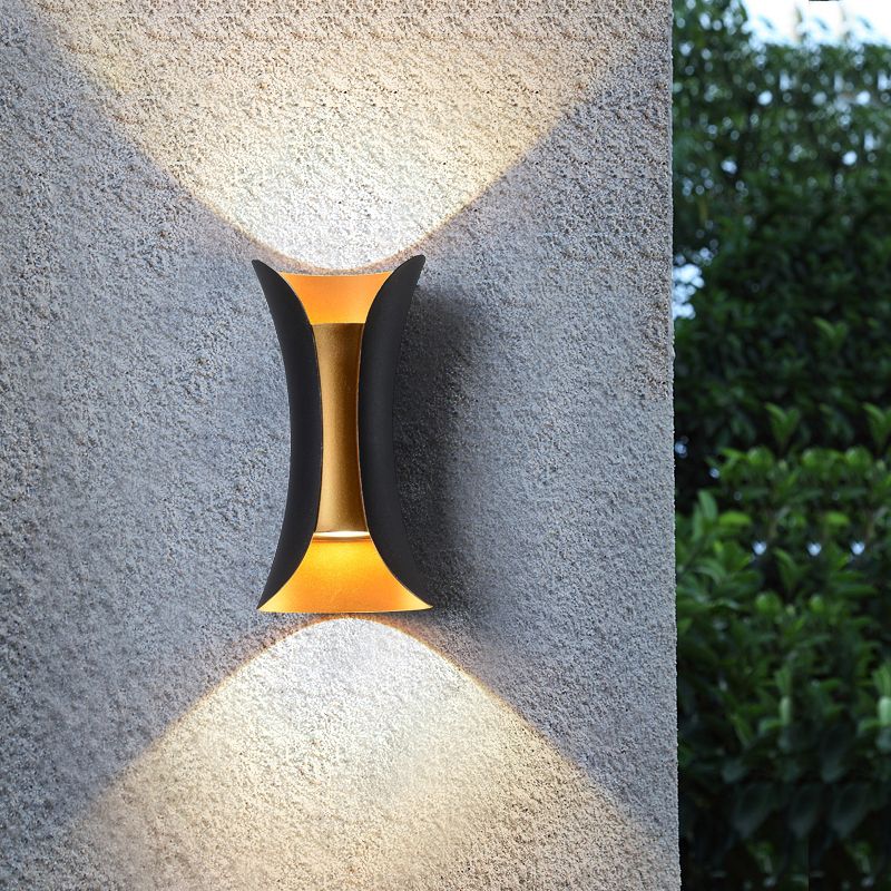 Lampada a parete a LED cilindrica nera nella moderna semplicità in alluminio SPETLE IN MAGLIAMENTO con tonalità di vetro