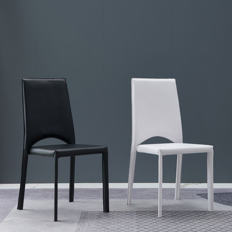 Chaise de salle à manger de cuisine de style contemporain chaise sans bras empilable avec des jambes en métal