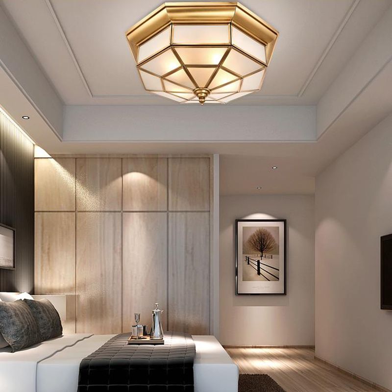 Iluminación de techo de vidrio lechoso prismático de 17"/23,5" W Lámpara de techo colonial de montaje empotrado para sala de estar con 4/6 bombillas en latón