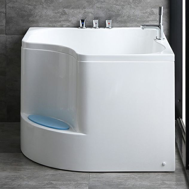 Modern Corner Soaking Bathtub White Acrylic Bathtub with Center-Front Drain