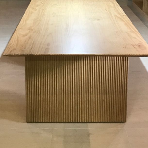 Rechthoekvorm Minimalistische eettafel houten kleur vaste tafel met massief hout