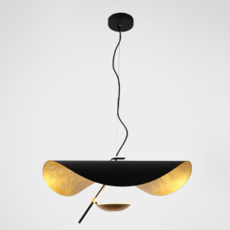 Modern Creative Creative LED Light Light Iron Ithing Hanging Lampada con tonalità in foglio d'oro