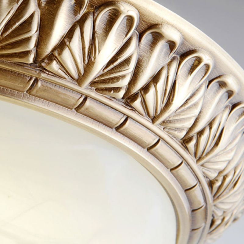 Plafondlamp in traditionele stijl, glazen kap, inbouwlamp voor zitkamer