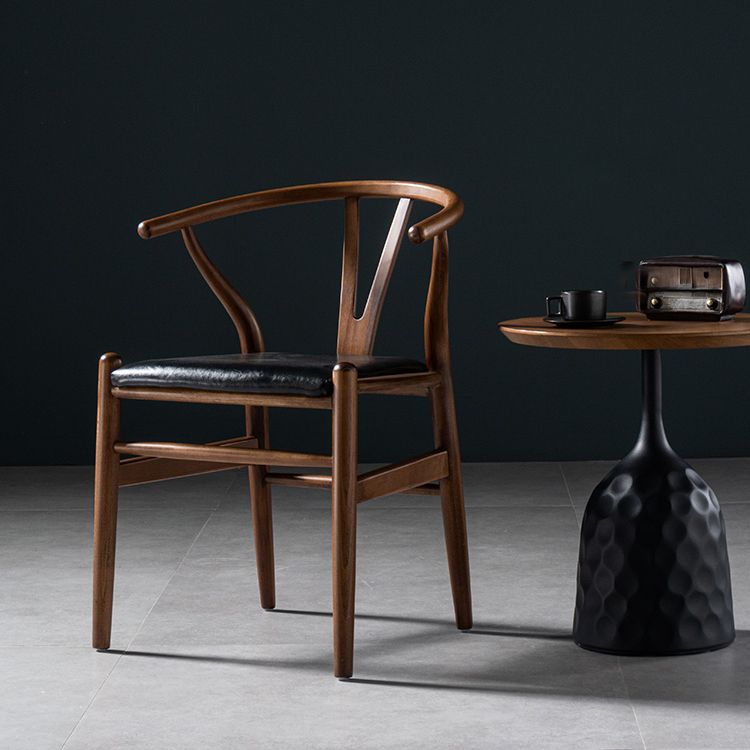Silla de comedor de madera moderna con acabado mate de Wishbone de haya
