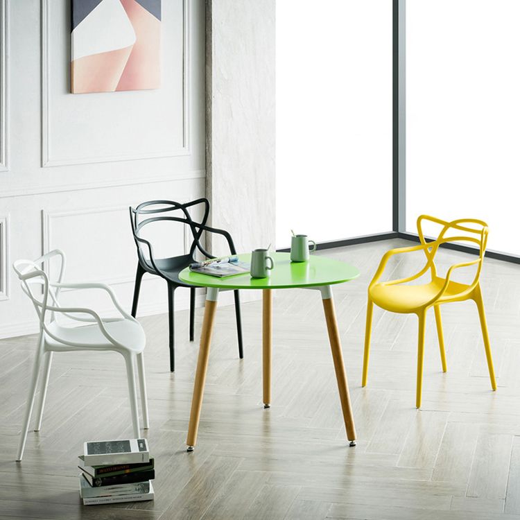 Chaise latérale de salle à manger à dossier ouvert en plastique nordique 33" H dinant la chaise pour le restaurant