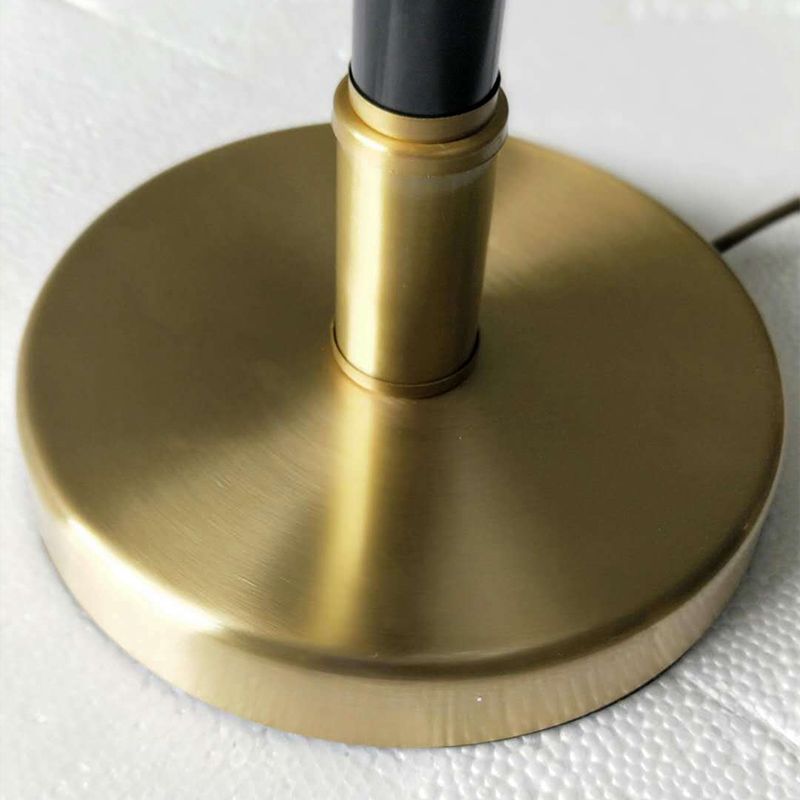 Luz de mesa de mesa cónica vintage lámpara de noche de tela de una sola bombilla en el latón para la cama