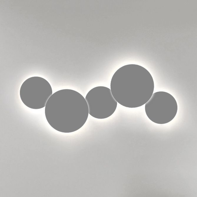 Lámpara de pared de metal de metal en forma de minimalismo iluminación de pared LED integrada de luz cálida/blanca en gris/blanco, 47.5 "/52" de ancho