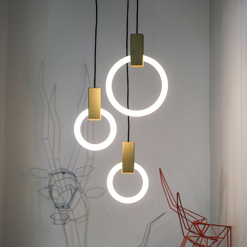 Luce appesa a LED in oro in alluminio in moderno luce a filo in ferro battuto in ferro battuto con tonalità acrilica