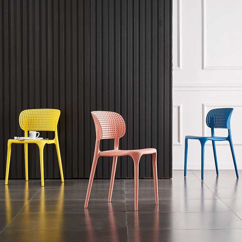 Chaise latéral en plastique de style glamour
