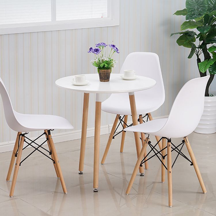 Sedia da sala da pranzo con finitura con posteriore matto solido.