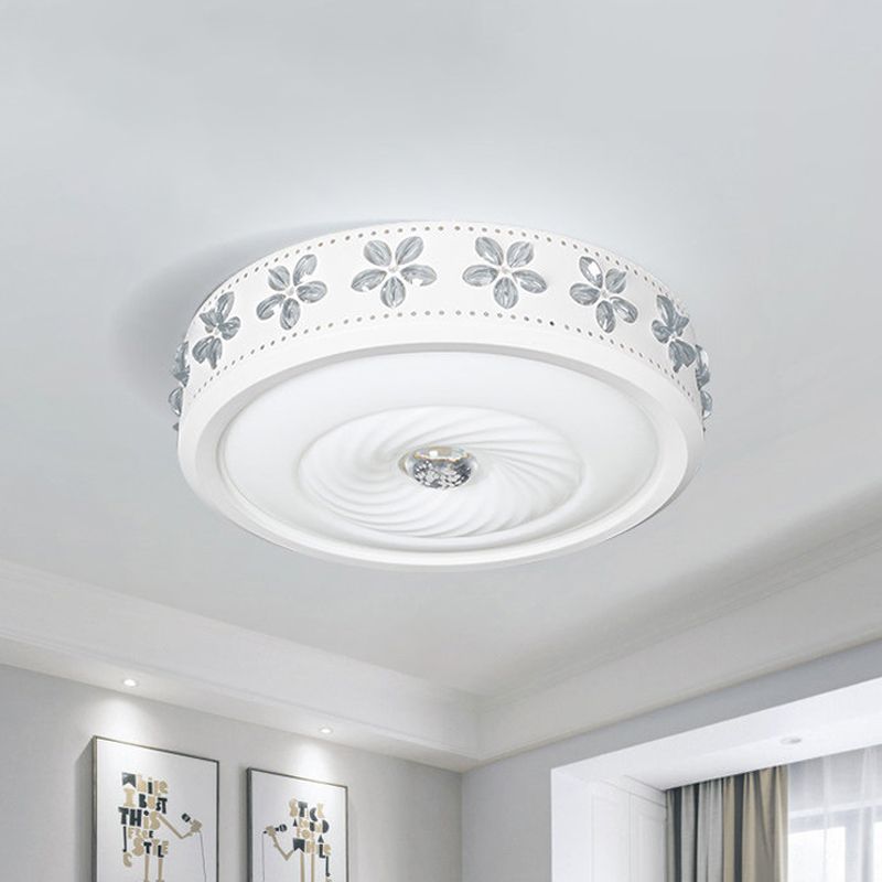 White Circle Flush Mounted Lamp Minimalist Iron Living Room LED Ceiling Light Fixture with Flower Edge, 16.5"/24.5" Dia