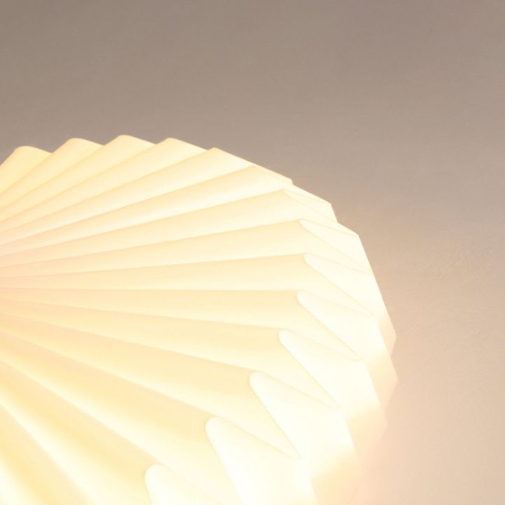 Modernism White Single Flush Mount Lighting Unique Ceiling Light with Acrylic