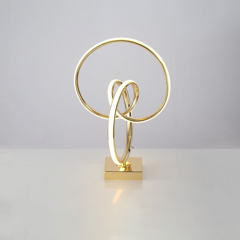 Metall verdrehte Ringform LED -Tisch leichte zeitgenössische goldene Nachttischlampe für Bett
