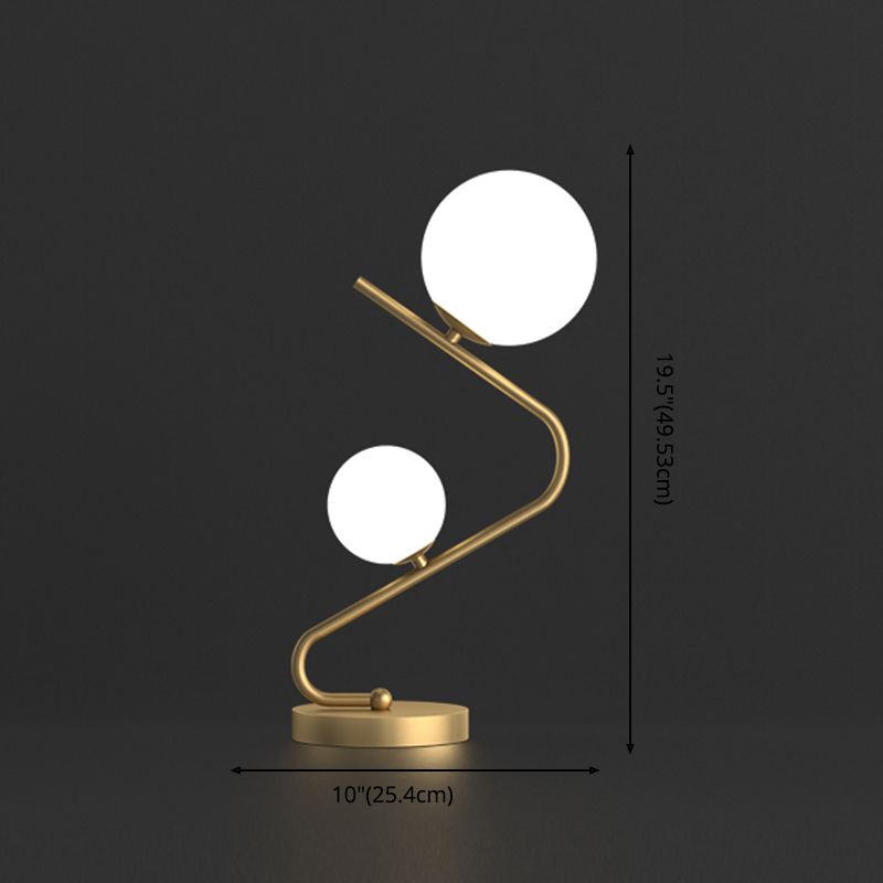 Gebogener Tisch Licht minimalistische Opalkugelglas 2-Bulb-Messing Nacht Stand Lampe für Schlafzimmer