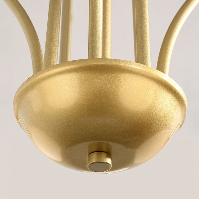 Moderno lampadario in ferro laccato a sospensione a sospensione a ciondolo di lusso con tonalità di vetro bianco