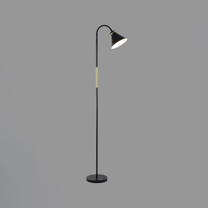 Lampada con pavimento conico di ferro in stile macaron lampada da stand up con braccio flessibile