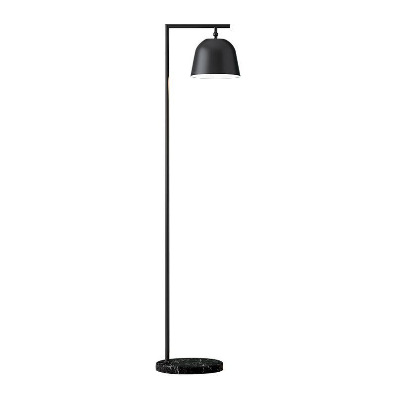 Modern koepelvormig staande licht metaalachtige koplamp met één kop in het bed in zwart/goud met marmeren basis