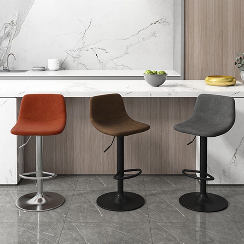 Taburete de bar de metal contemporáneo con respaldo para interior con asiento de cuero